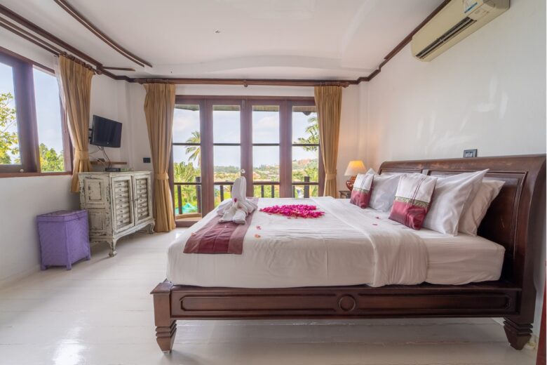 villa bedroom