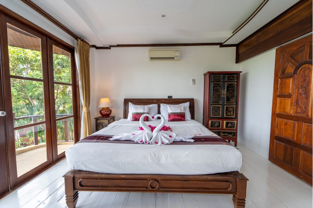 villa bedroom