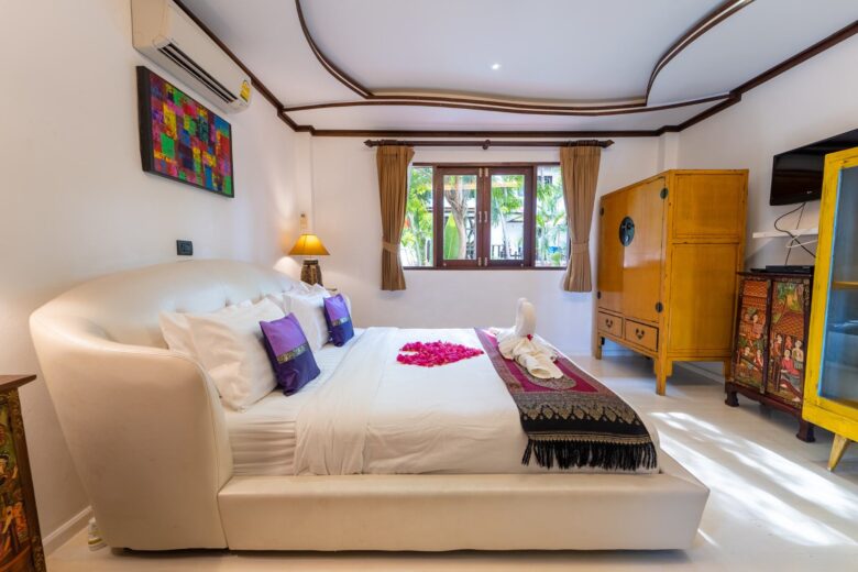 villa bedroom