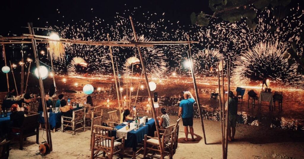 Choeng Mon Beach Nightlife